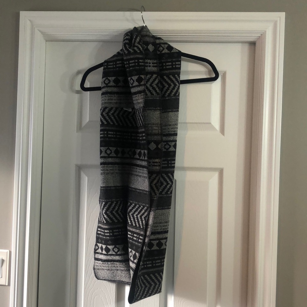 Infinity Scarf - Picture 1 of 2